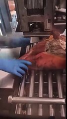 Deshuesado y embridado del Prosciuto di Parma (Prosciuttificio San Nicola)