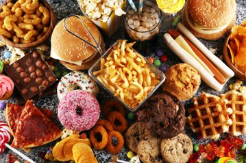 Alimentos que debes evitar si temes a las arrugas prematuras.