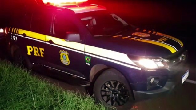 Após tentativa de fuga da PRF, homem é preso e tem carro carregado com cigarros apreendido na BR-467