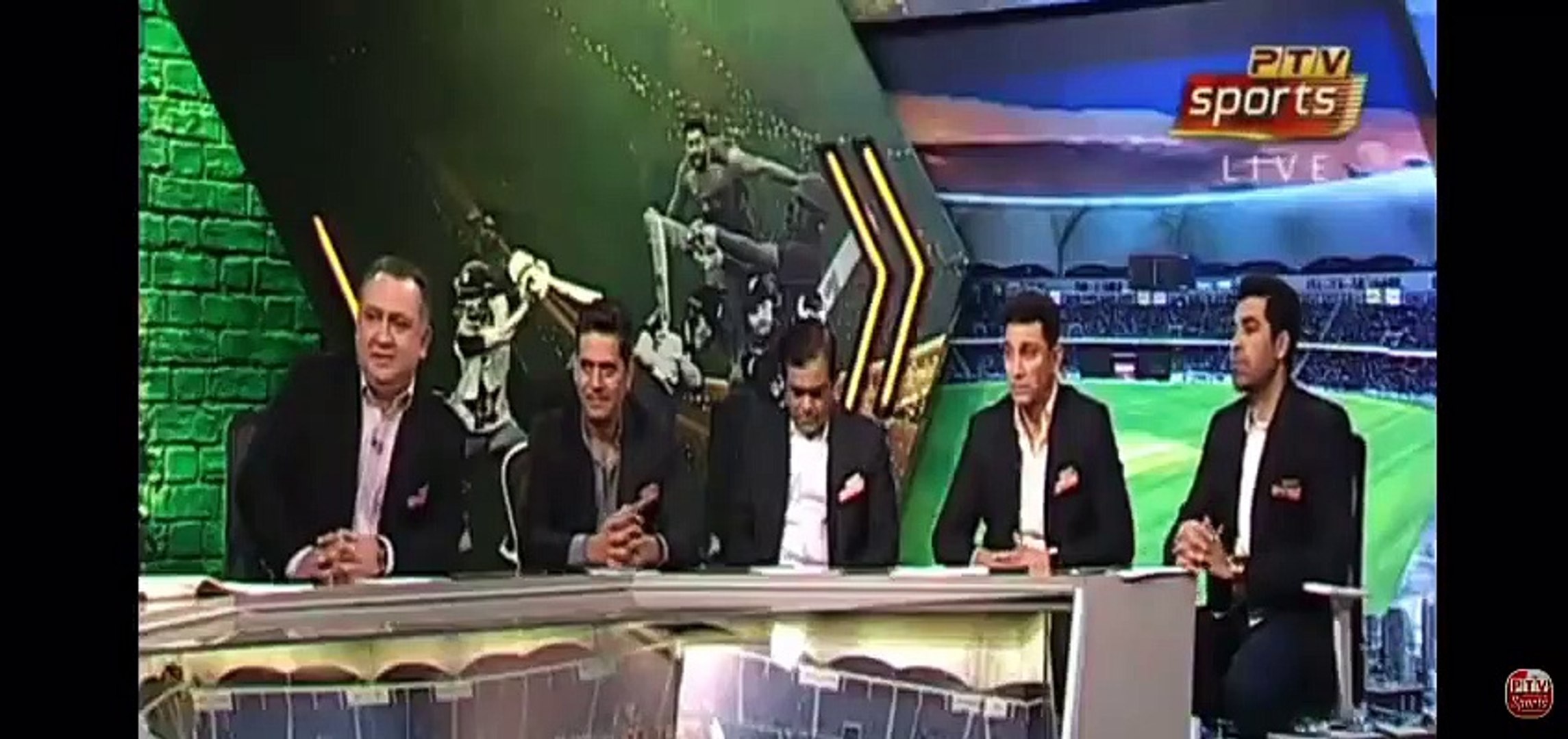 Dr Nauman Niaz and Shoaib Akhtar had a harsh exchange of words during live PTV transmission.