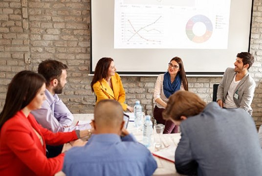 Pastor cita consequências de uma má comunicação e psicóloga explica comportamentos equivocados