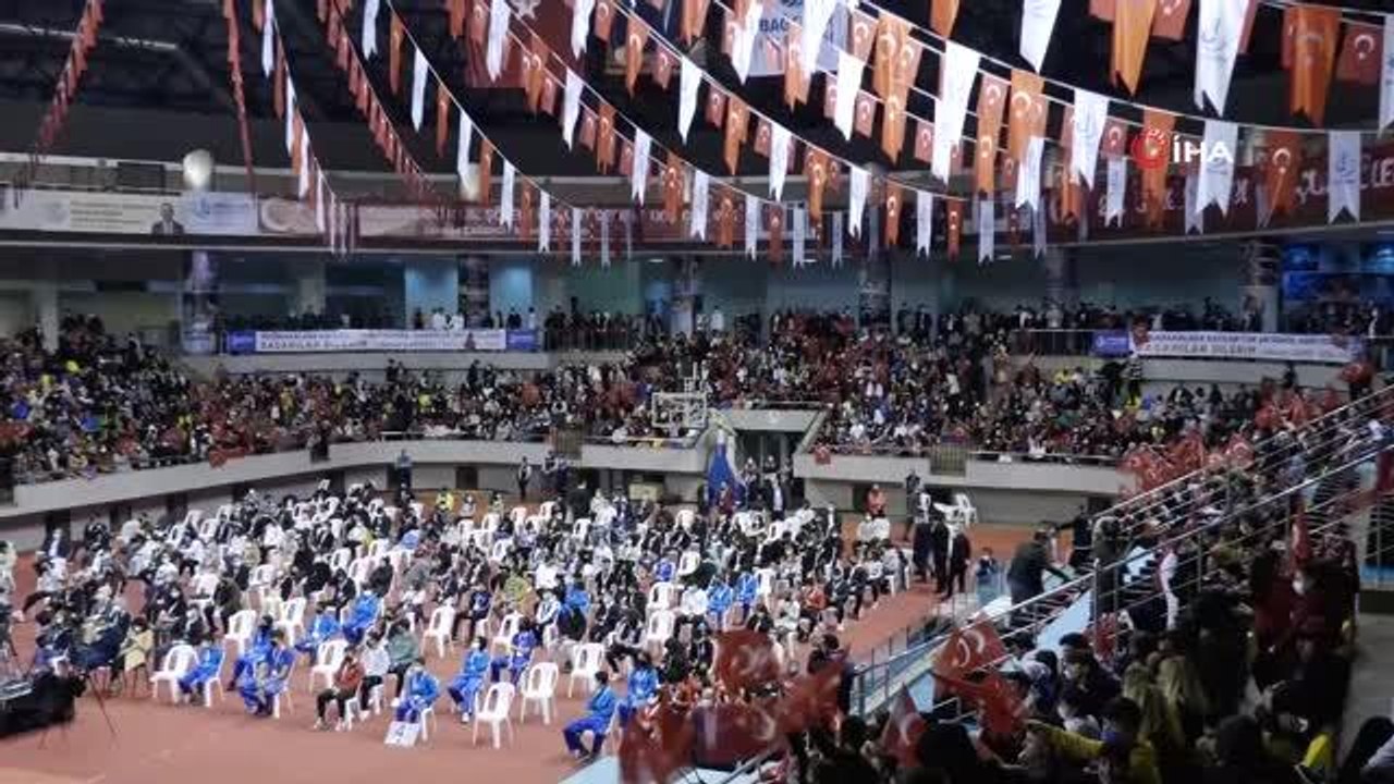 Burak Bulut ile Kurtuluş Kuş, Bağcılar'da 'Cumhuriyet Konseri' verdi