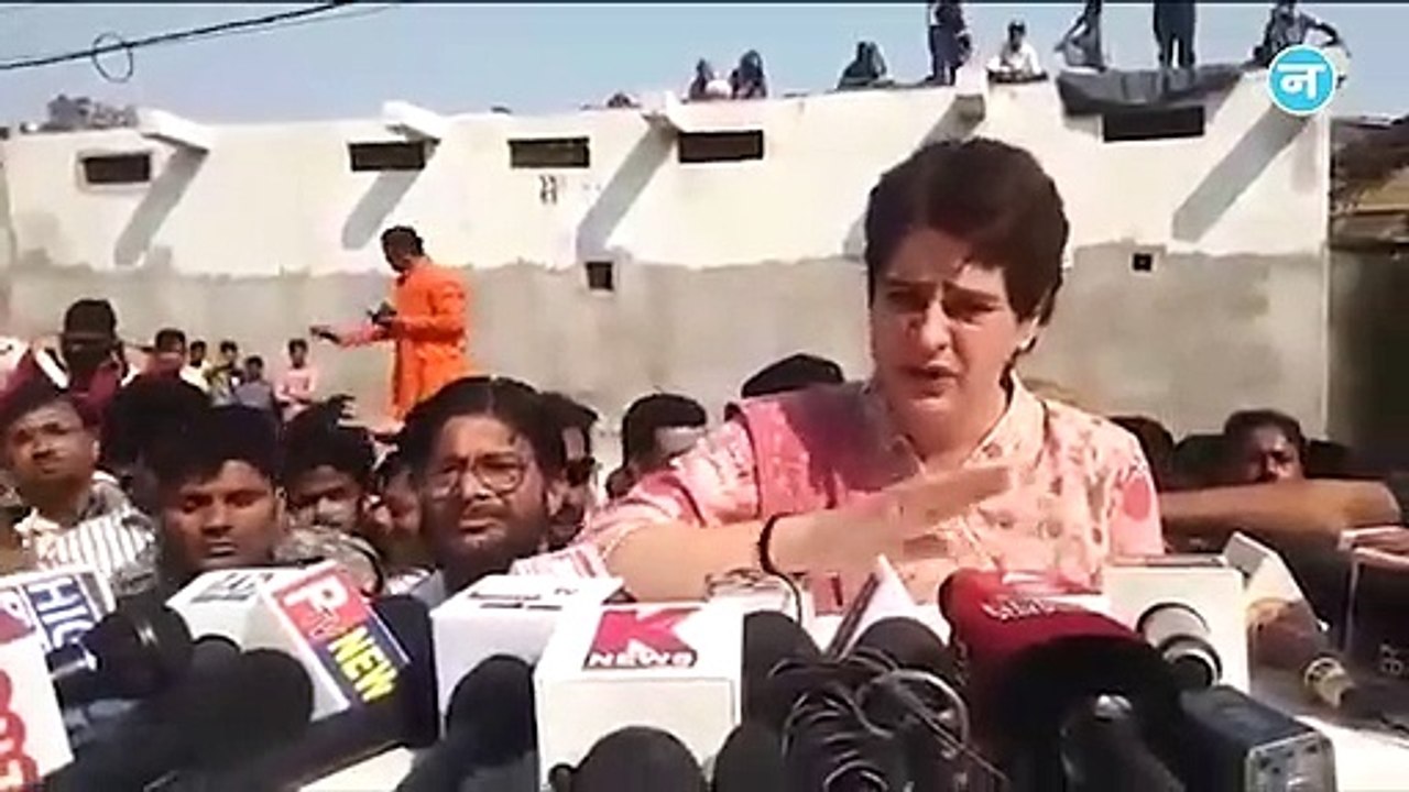प्रियंका गांधी का यूपी सरकार पर हमला, कहा-खाद वितरण की व्यवस्था करने में पूरी तरह फेल हुई योगी सरकार