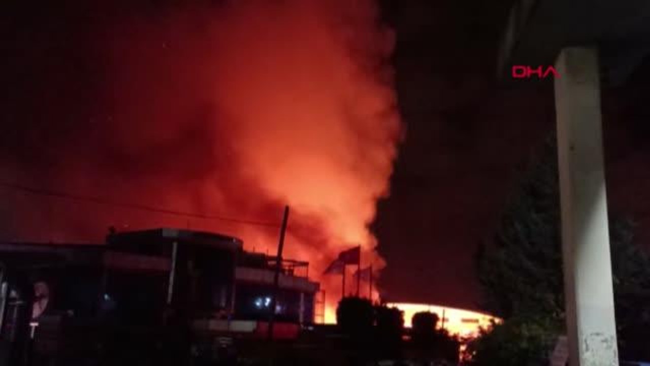 Son dakika haber! ESENYURT'A FABRİKA YANGINI -1