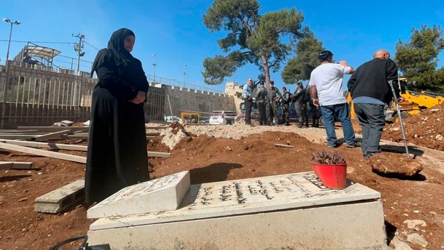الاحتلال الإسرائيلي يواصل التجريف في مقبرة اليوسفية بالقدس