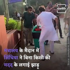 Union minister Scindia Sweeps Road, Congress Says Cleanliness Gimmick-Photography