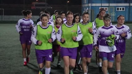 Kadın futbol takımının amacı kız çocuklarının hayallerini gerçekleştirmek
