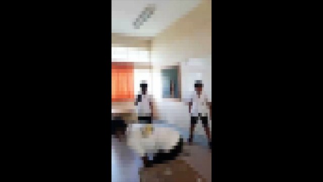 Vidéo d’élèves qui saccagent une classe : le ministère ouvre une enquête