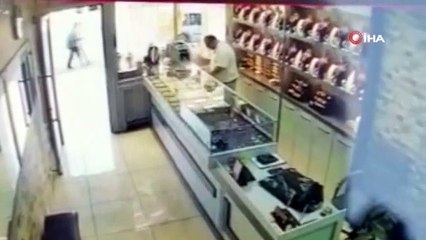 Kuyumcuda soyguncu dehşeti!