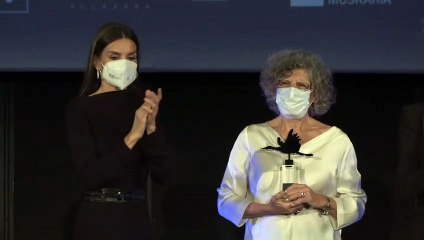 La reina Letizia arropa al cine español en homenaje a Berlanga, Bardem y Fernán Gómez