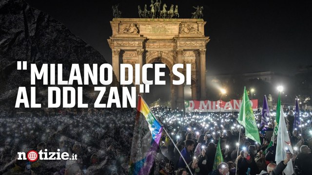Milano, in 10mila protestano contro la bocciatura del Ddl Zan: Si alla legge contro omotransfobia