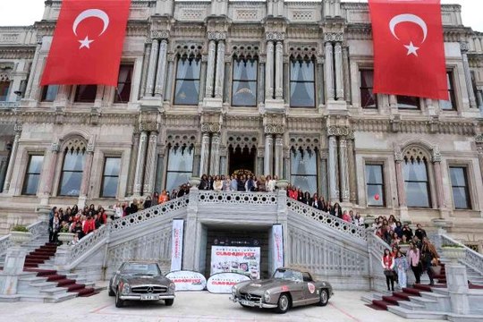 Klasik otomobil tutkunları Cumhuriyet Rallisi'nde bir araya geldi