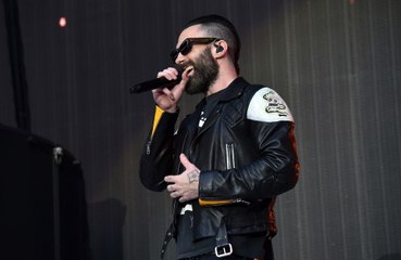 Adam Levine attrapé par une fan en plein concert : il explique sa version des faits