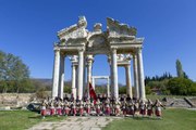 Efeler, Cumhuriyet Bayramı'nı 2 bin 500 yıllık antik kentte kutladı