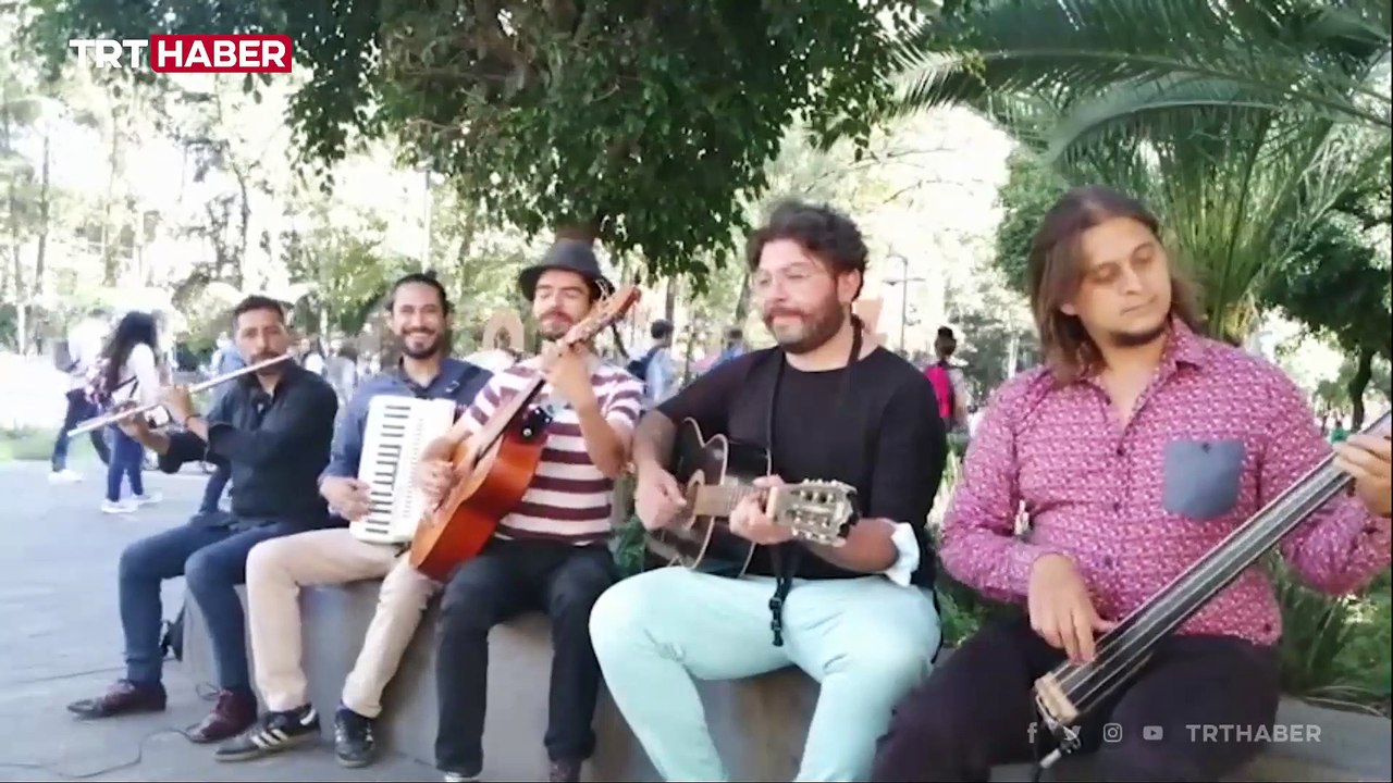 Meksikalı sanatçılar İstiklal Marşı'nı çaldı