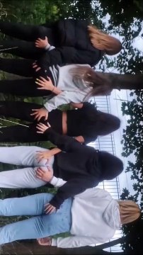 Des jolies filles dansent pour vous...