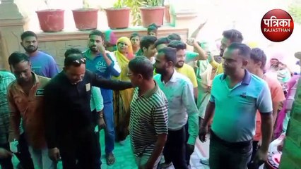 VIDEO : नगर परिषद के भाजपा बोर्ड के खिलाफ भाजपा पार्षद व नेता बैठे धरने पर, सफाई व्यवस्था पर नाराजगी