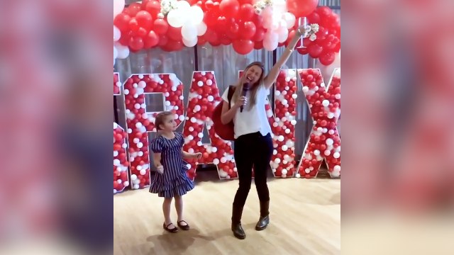 Spanx CEO Gives Every Employee First-Class Plane Tickets And $10,000