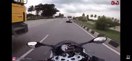 Un motard frôle le désastre !