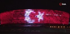 Bakü Olimpiyat Stadyumu'na Türk bayrağı silueti yansıtıldı