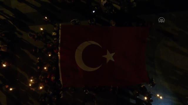 Cumhuriyet Bayramı için fener alayı