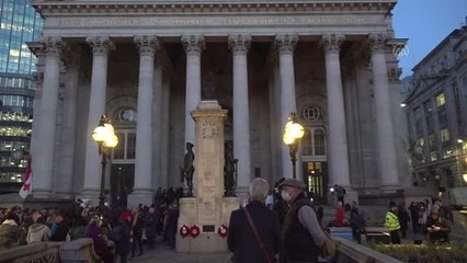 Çevreci gençler, İngiliz bankalarını protesto etti