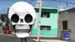 Calaveras monumentales invaden Tláhuac por el Día de Muertos