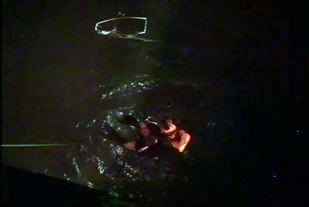 Coast Guard hoists boater near Lake Pontchartrain, Louisiana