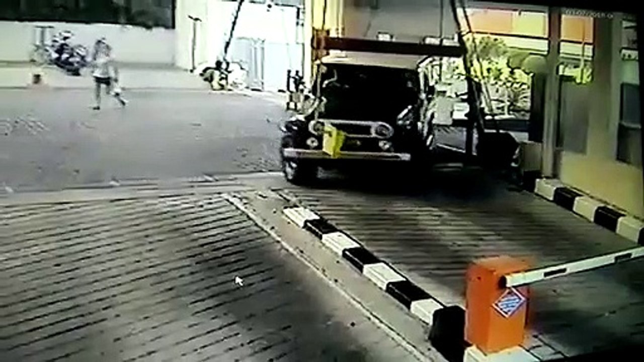 Ketiban Palang Barier Gate