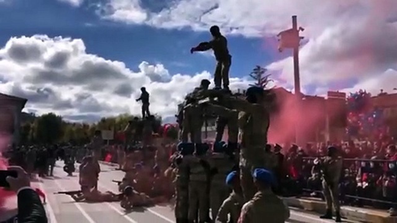 Komandolar 29 Ekim'de Erdoğan posteri açtı, ortalık karıştı!