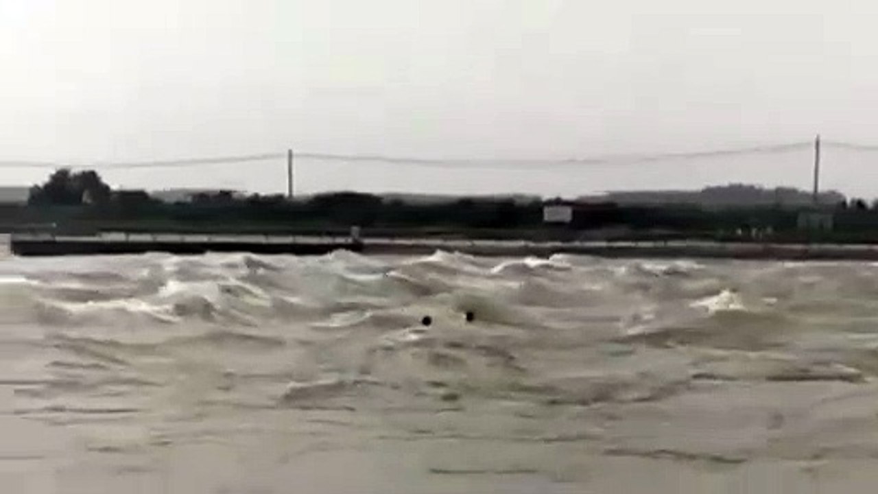 2 Orang Pria Terbawa Arus Ombak Dan Tak Terselamatkan