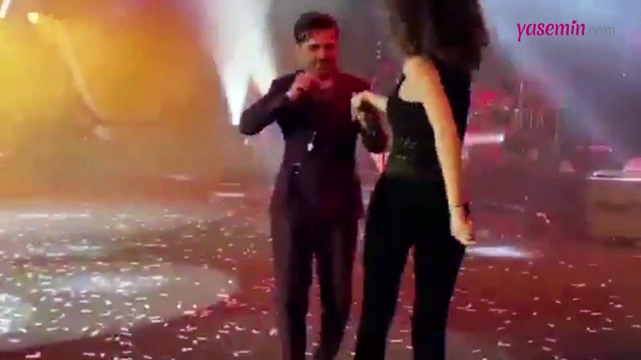 Kenan söylerken Beren Saat bir anda sahneye çıktı!