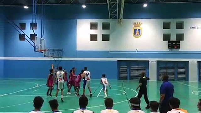 MOMENTOS PARTIDO CB CHIPIONA CADETE, CANASTA DE ROBERTO SAN JOSÉ.