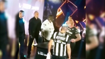 Noquean a un luchador de MMA de 160 kilos en un concurso de bofetones