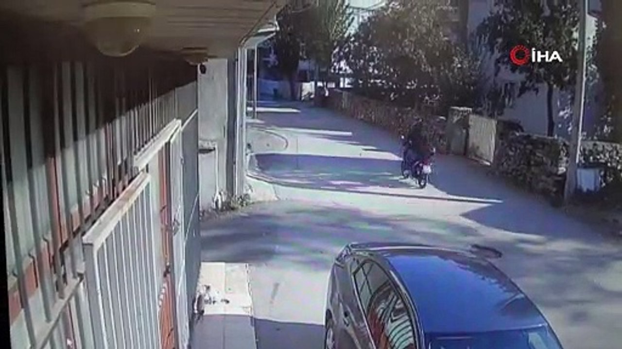 Bursa'da kazanın böylesi! Köpekten kaçarken yol kenarındakilere böyle çarptı