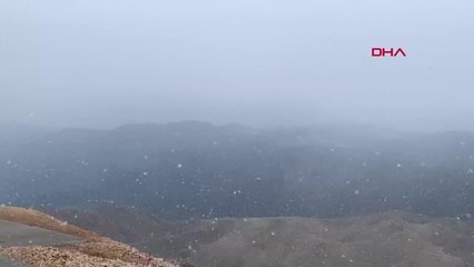 KEMER'DE TAHTALI DAĞI'NA KAR YAĞDI
