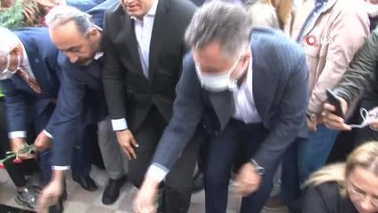 İzmir depreminin yıldönümünde saygı yürüyüşü