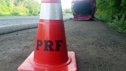 Renault Clio capota na BR-467 entre Cascavel e Toledo
