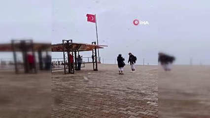 Antalya'ya mevsimin ilk karı düştü