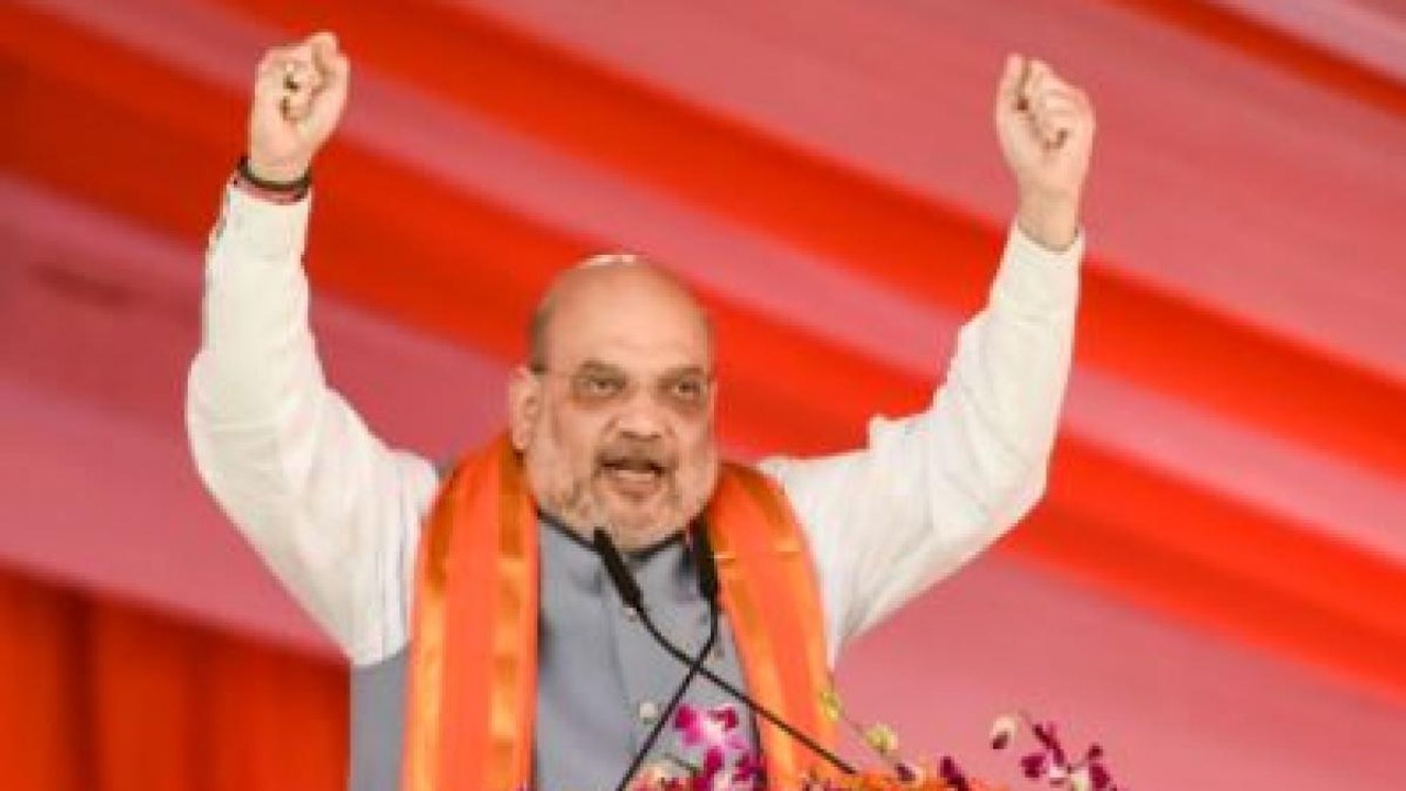 7 MLAs join Samajwadi Party, watch debate over UP politics