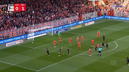 Bundesliga : Un coup franc imparable de Lewandowski