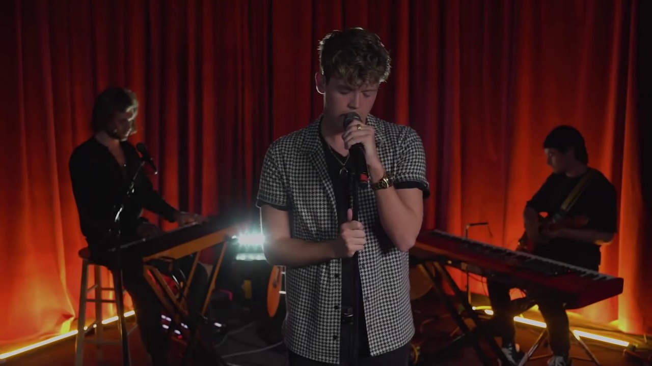 Jamie Miller -Heres Your Perfect (Live Performance)