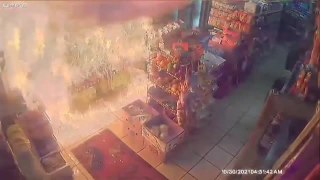 Impactantes imágenes del ataque con cocteles molotov a una tienda en Nueva York