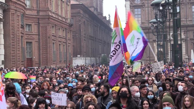 Torino arcobaleno, migliaia in piazza per il Ddl Zan: Siamo l'Italia che avete ignorato
