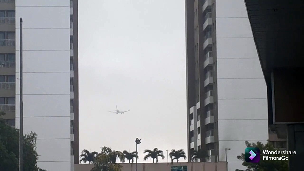 Boeing 737 MAX 8 PR-XMC vindo de Manaus e Airbus A320NEO PR-YYI vindo de Belém do Pará para Fortaleza