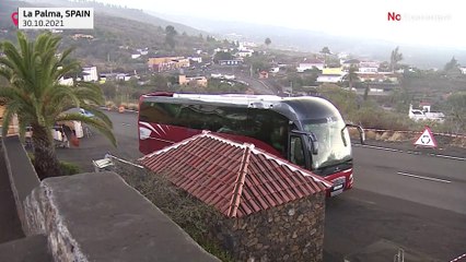 İspanya: Turistler, lav püskürten La Palma Adası'na akın etti