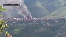 شاهد: النيران تلتهم منازل في بلدة من ميانمار بعد قصف للقوات الحكومية