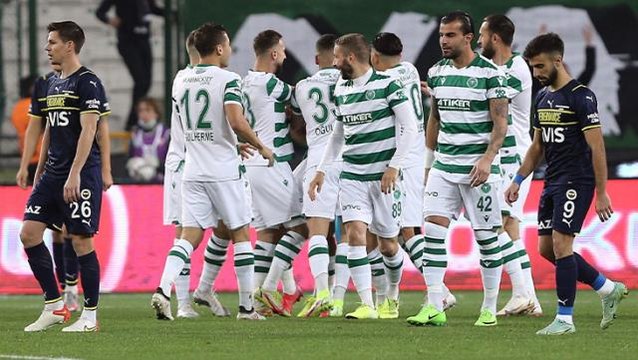 Kanarya zirveden hızla uzaklaşıyor! Fenerbahçe, deplasmanda Konyaspor'a 2-1 mağlup oldu