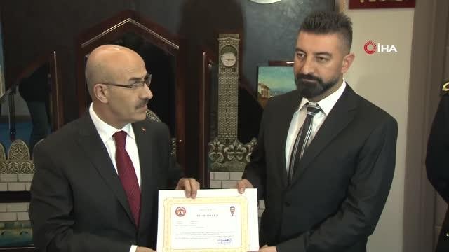 Son dakika haberi! Uyuşturucu yakalamaktan ödüllü polis, uyuşturucu ile kaçarken yakalandı