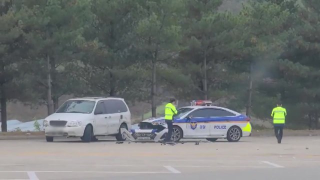 고속도로 휴게소 난동...순찰차 부순 50대 남성 운전자 검거 / YTN